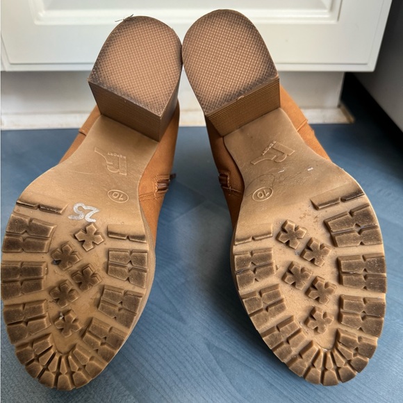 Report Women’s Size 10 Dakota Camel Block Heel Lug Boots with Buckles - Picture 5 of 6